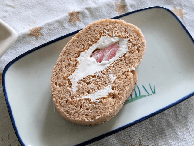 Fresh cream strawberry roll