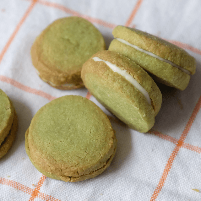 Green tea sandwich biscuits