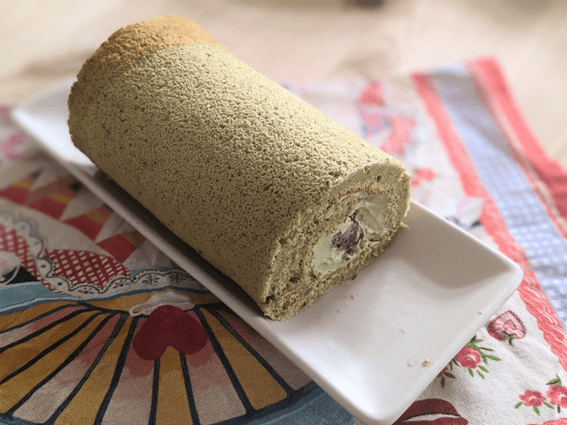 Fresh cream matcha roll with red bean paste