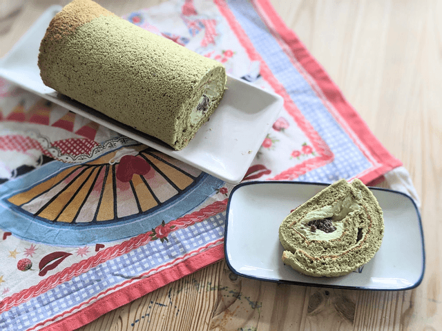 Fresh cream matcha roll with red bean paste
